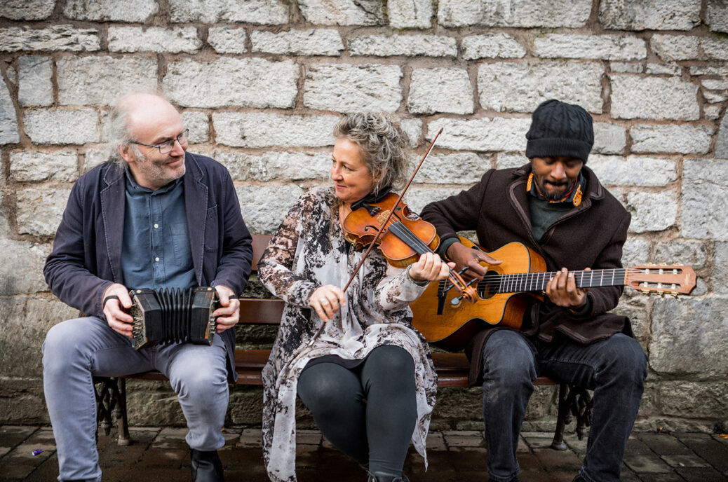 L to r Niall Vallely Liz Knowles Niwel Tsumbu photos by Robert Flanagan 21 1