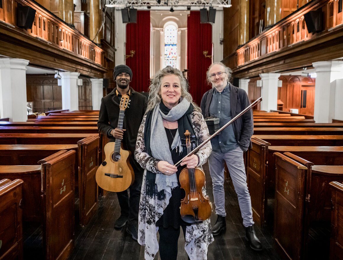 L to r Niwel Tsumbu Liz Knowles Niall Vallely photos by Robert Flanagan 17