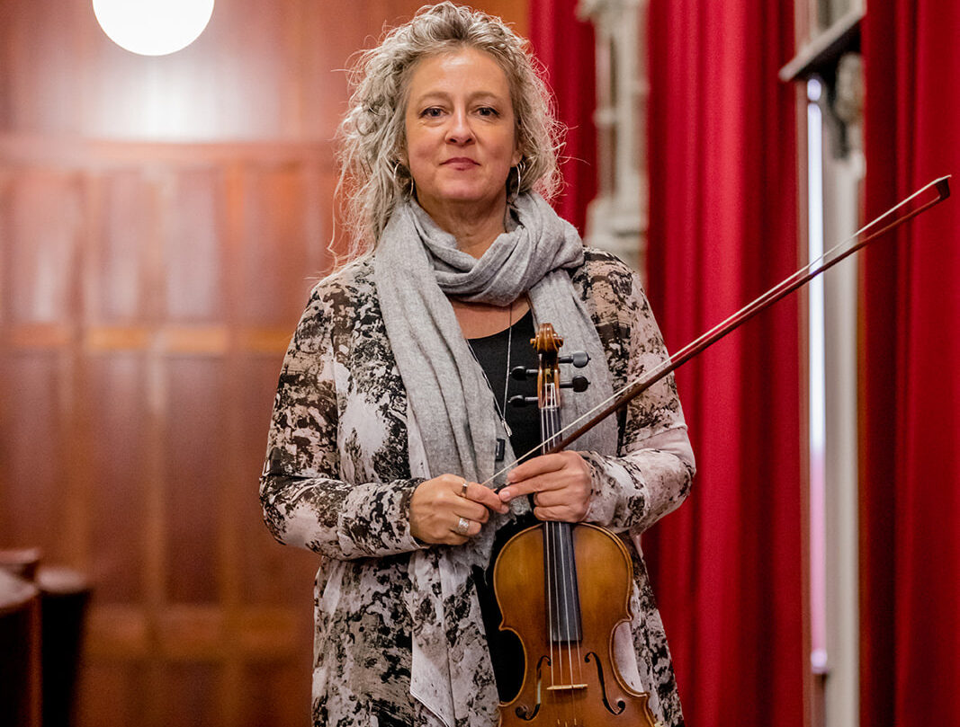 Liz Knowles photo by Robert Flanagan Low res colour 45