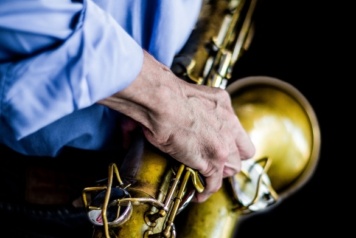 Saxophone Large
