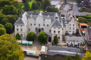 King House in Boyle a large historoc building with a courtyard at the front